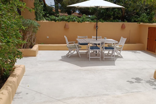 Barbacoa y terraza del bungalow para alquiler de vacaciones en Moraira Teulada